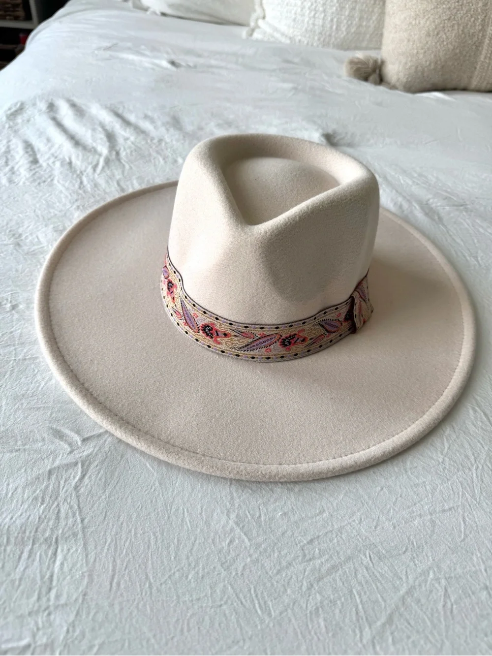 Pale Pink Wide-Brim Fedora with Paisley Band